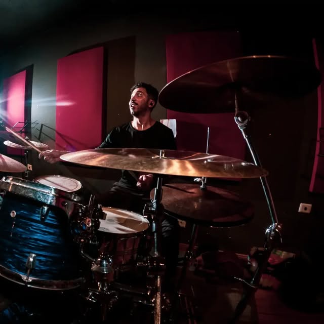 Baterista da Santo Marvin em ação